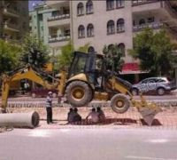 LunchUnderTheBackhoe